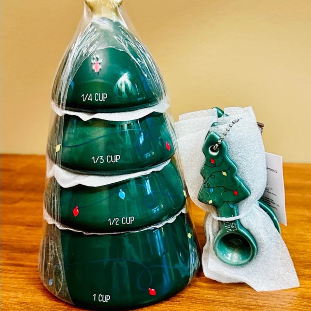 Target Bullseye Playground Christmas Tree Measuring Cups & Measuring Spoons